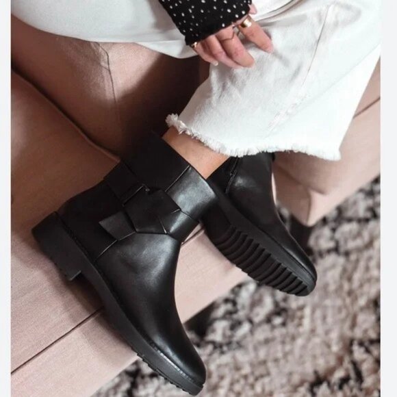 FitFlop Knot Black Leather Ankle Boots | Women's Size 8 | NWT in Box - Picture 1 of 9